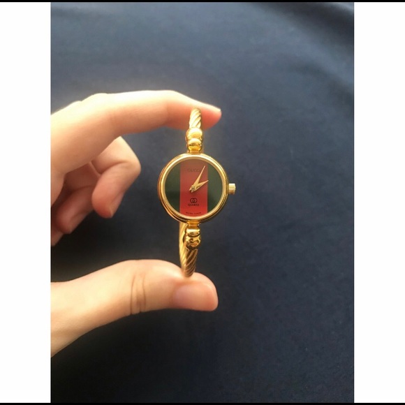 *SOLD* Authentic Vintage Gucci 2047L Gold Watch - Picture 3 of 8